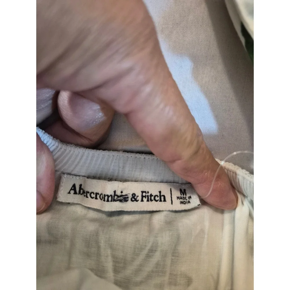 Abercrombie & Fitch pit 19